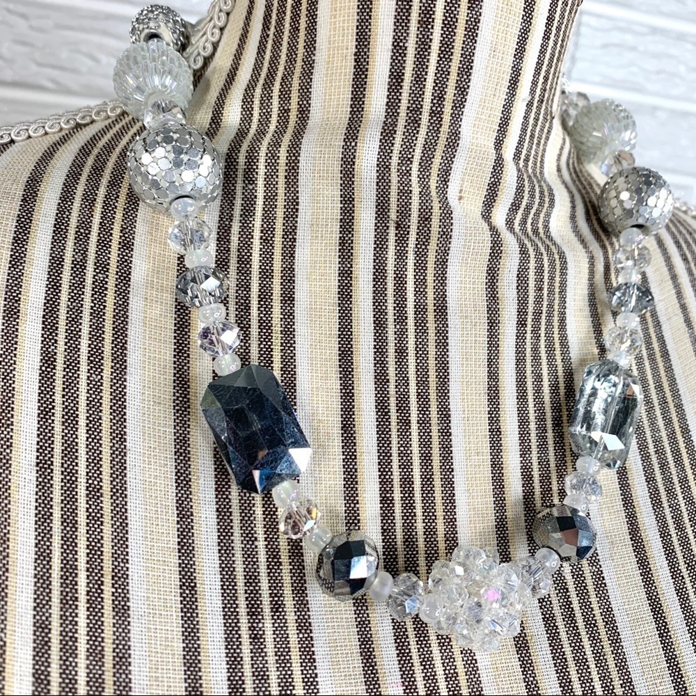 Chunky White Clear & Silver Beaded Necklace - Picture 4 of 5